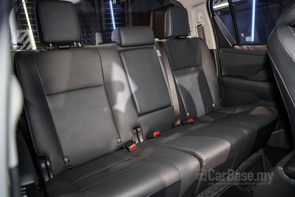 Toyota Hilux AN220/AN230 (2026) Interior