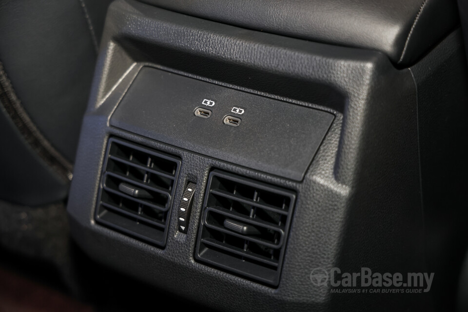 Toyota Hilux AN220/AN230 (2026) Interior