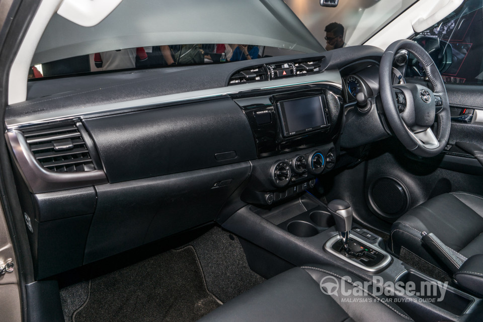 Toyota Hilux Revo N80 (2016) Interior