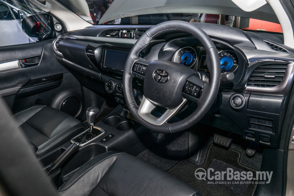Toyota Hilux Revo N80 (2016) Interior