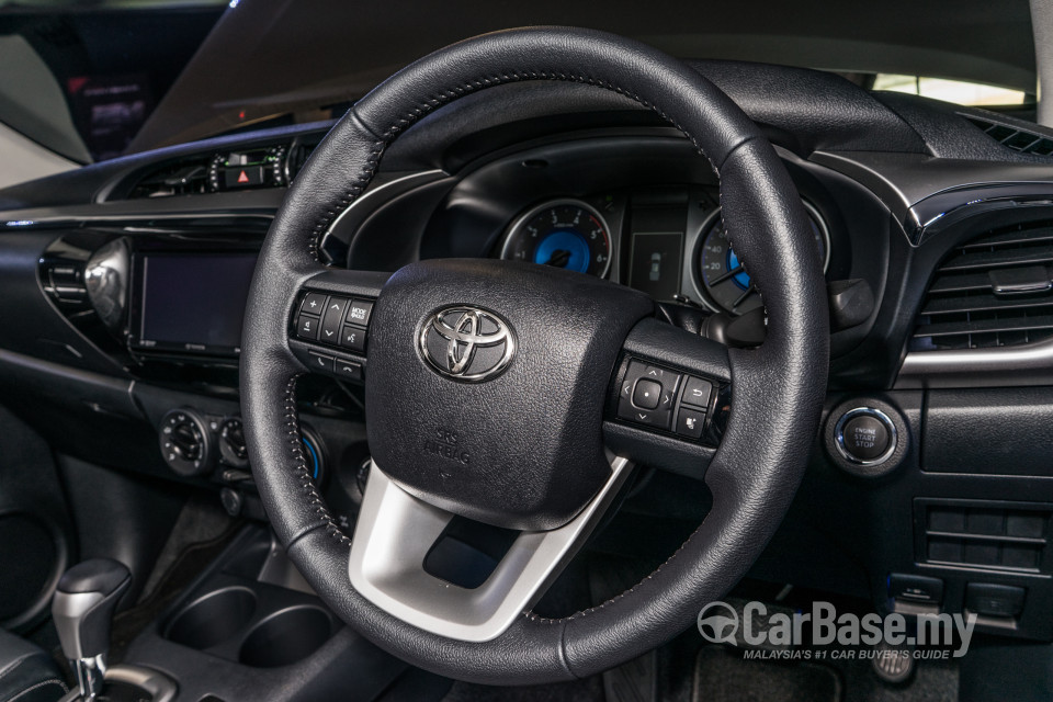 Toyota Hilux Revo N80 (2016) Interior