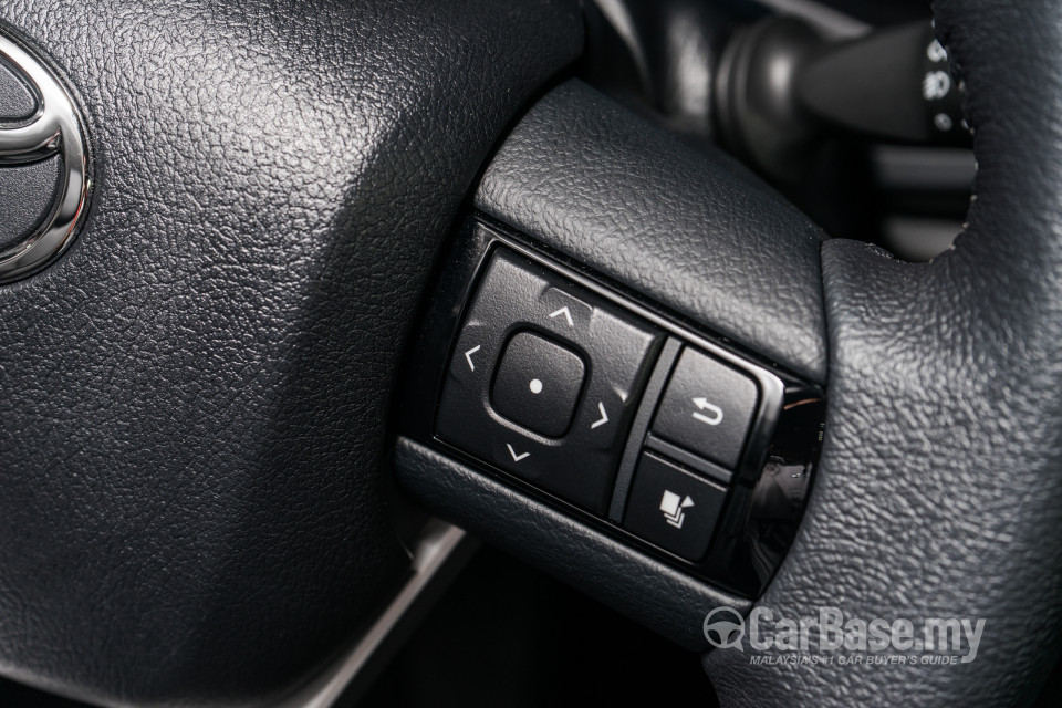 Toyota Hilux Revo N80 (2016) Interior