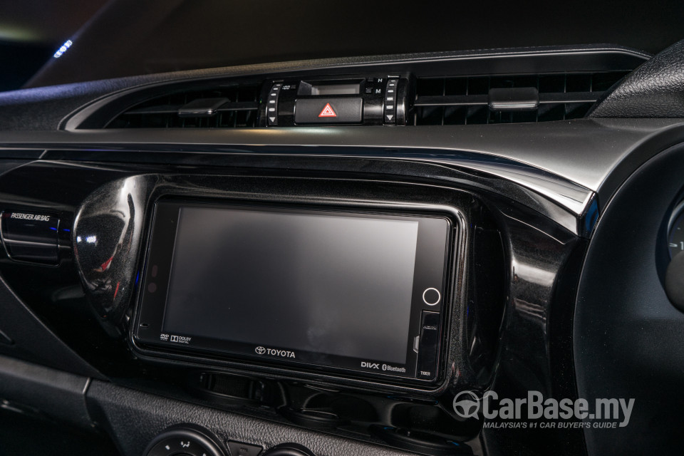 Toyota Hilux Revo N80 (2016) Interior
