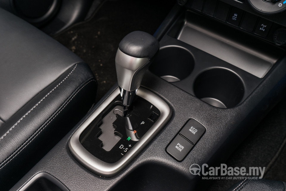 Toyota Hilux Revo N80 (2016) Interior