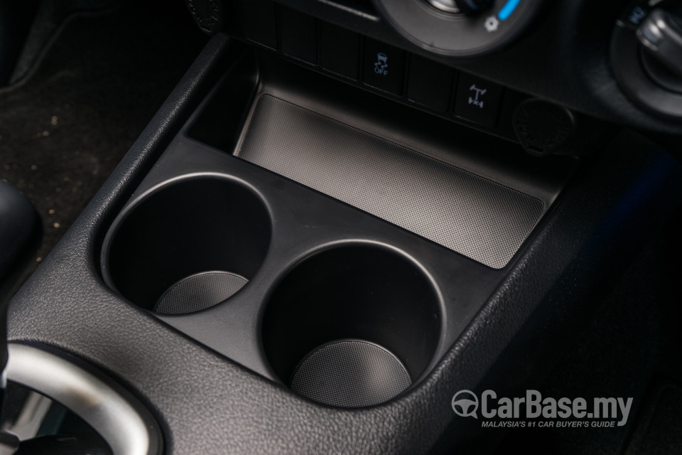 Toyota Hilux Revo N80 (2016) Interior