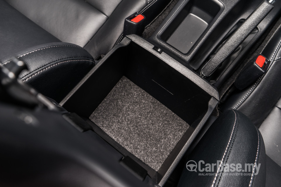 Toyota Hilux Revo N80 (2016) Interior