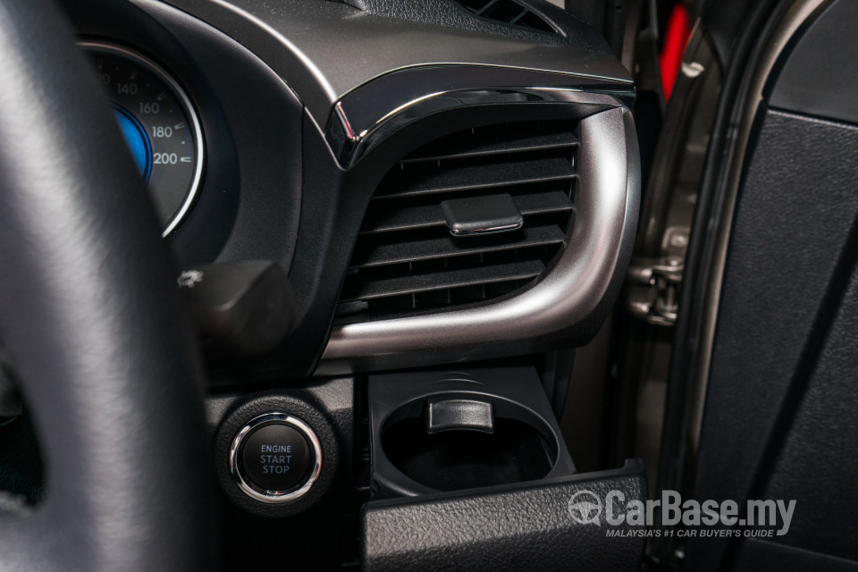 Toyota Hilux Revo N80 (2016) Interior