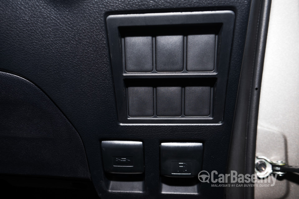 Toyota Hilux Revo N80 (2016) Interior
