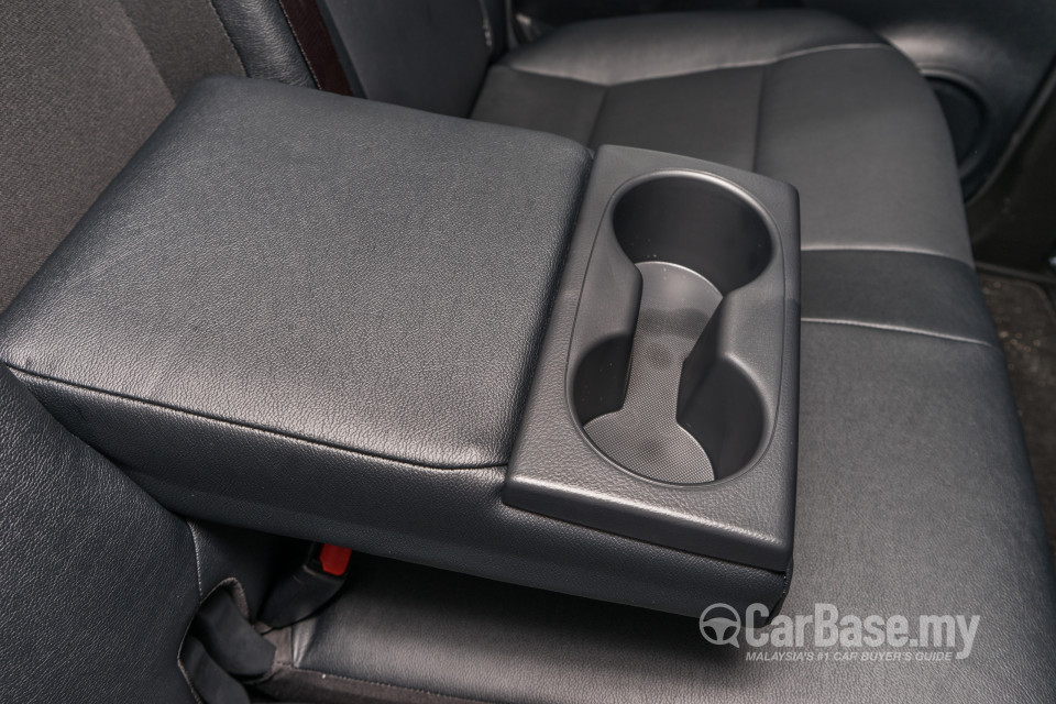 Toyota Hilux Revo N80 (2016) Interior