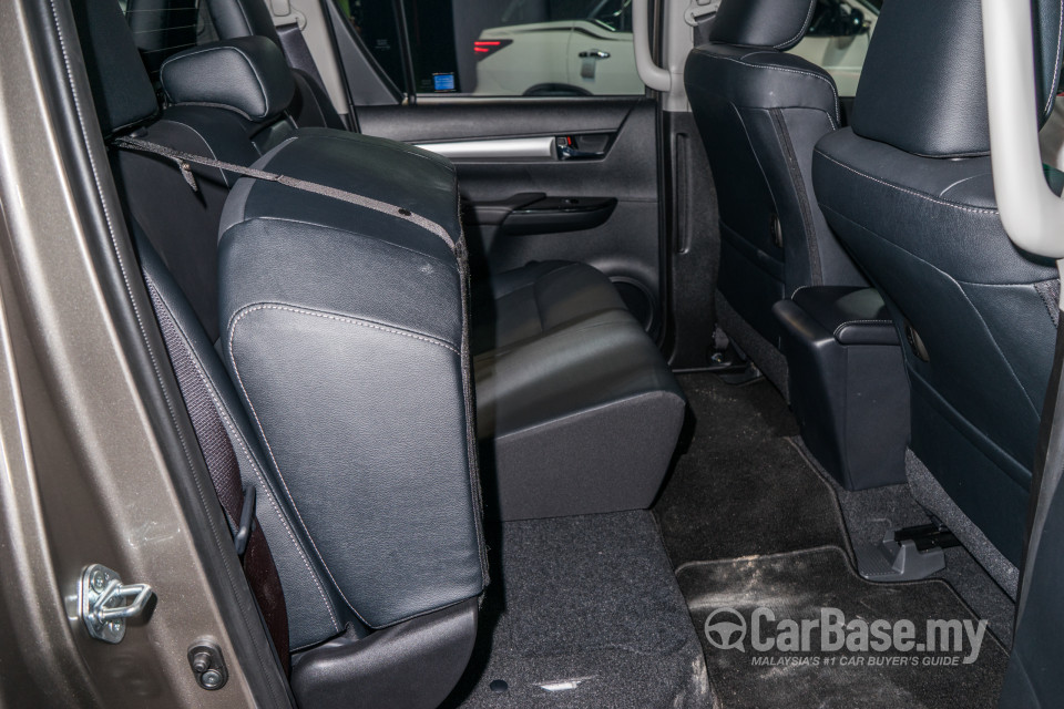 Toyota Hilux Revo N80 (2016) Interior