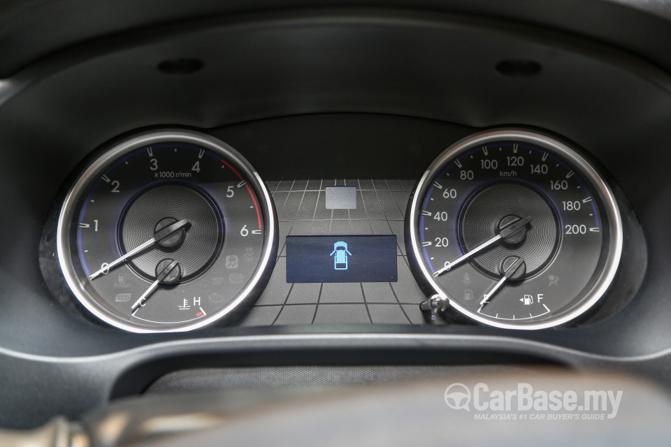 Toyota Hilux Revo N80 (2016) Interior
