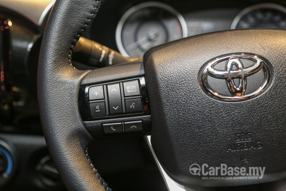 Toyota Hilux Revo N80 (2016) Interior