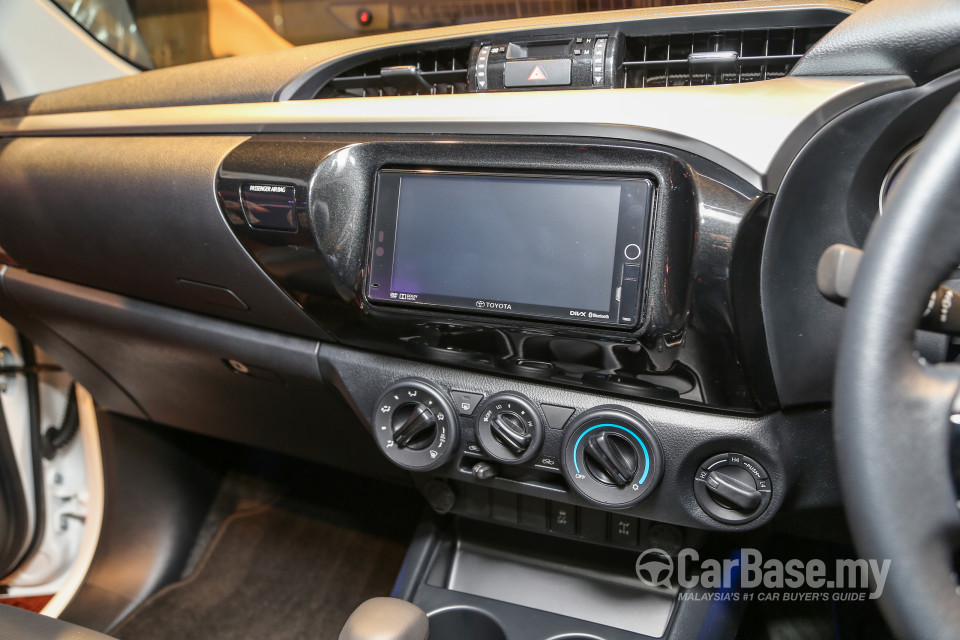 Toyota Hilux Revo N80 (2016) Interior