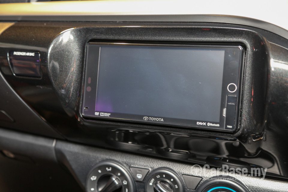 Toyota Hilux Revo N80 (2016) Interior