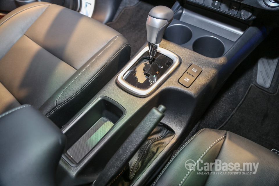 Toyota Hilux Revo N80 (2016) Interior