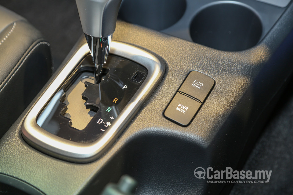 Toyota Hilux Revo N80 (2016) Interior