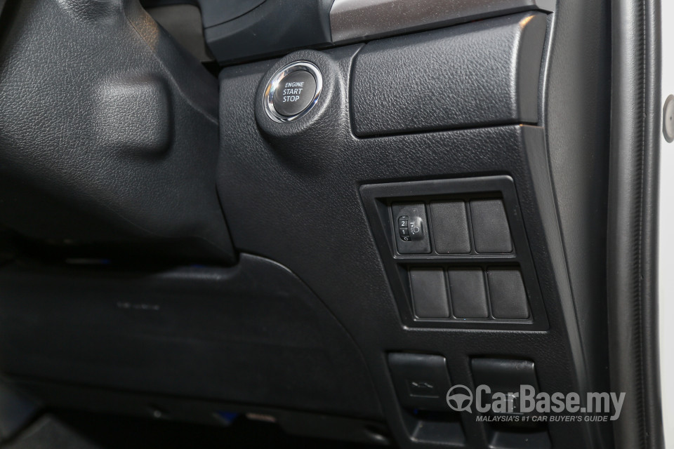 Toyota Hilux Revo N80 (2016) Interior