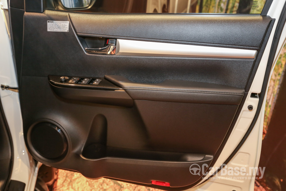 Toyota Hilux Revo N80 (2016) Interior