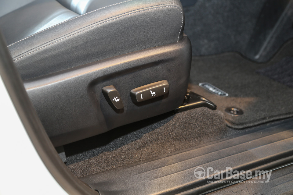 Toyota Hilux Revo N80 (2016) Interior