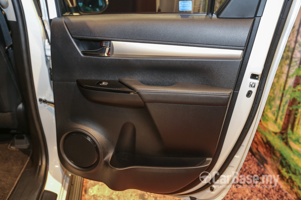 Toyota Hilux Revo N80 (2016) Interior