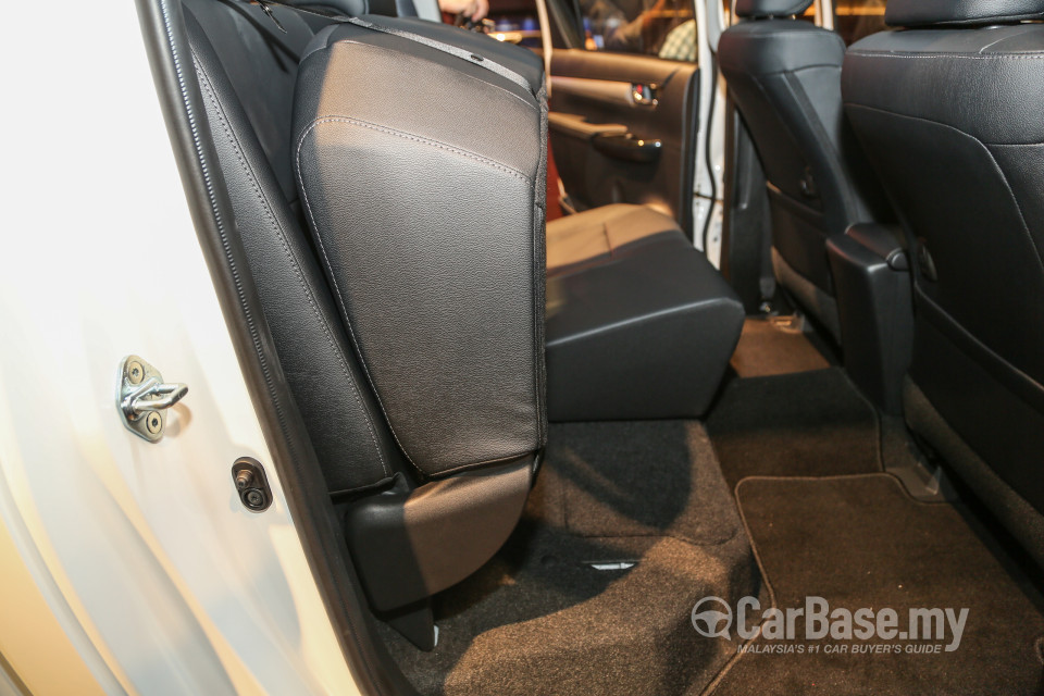 Toyota Hilux Revo N80 (2016) Interior