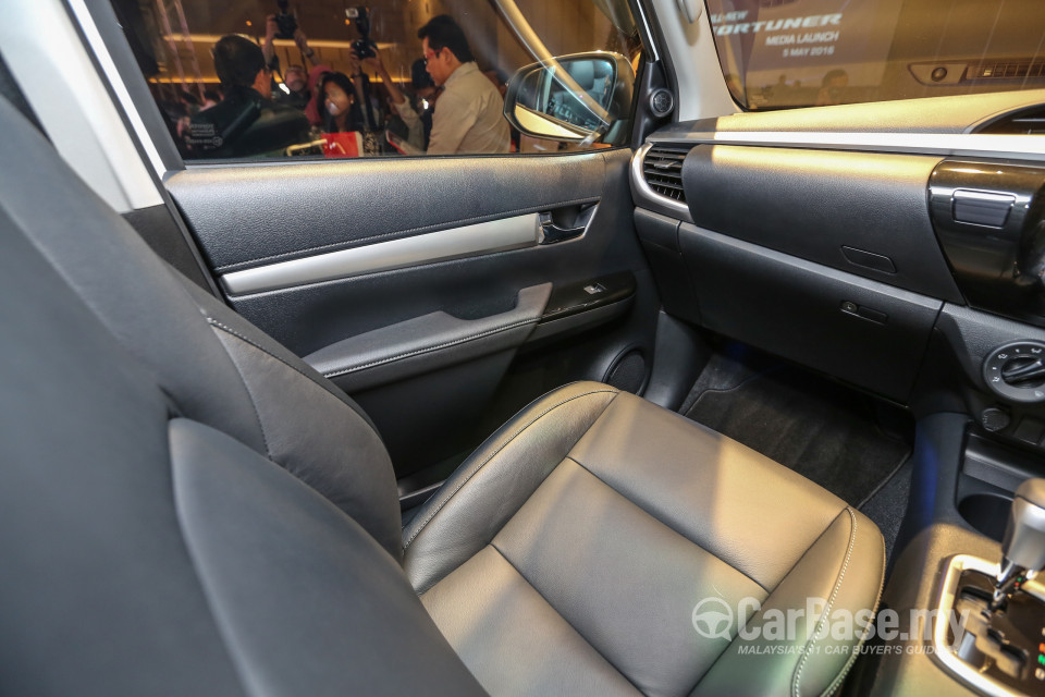 Toyota Hilux Revo N80 (2016) Interior
