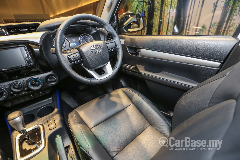 Toyota Hilux Revo N80 (2016) Interior