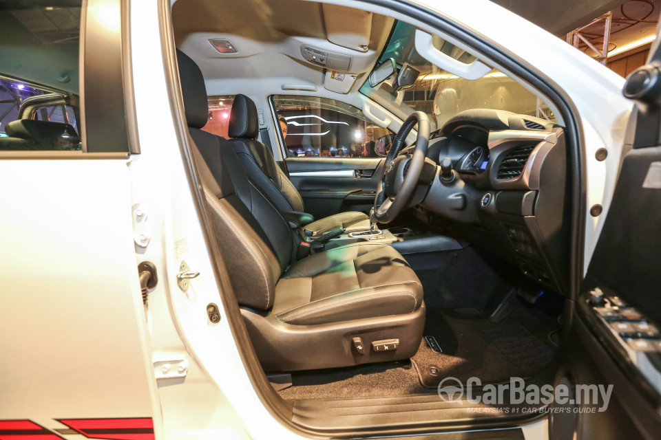 Toyota Hilux Revo N80 (2016) Interior