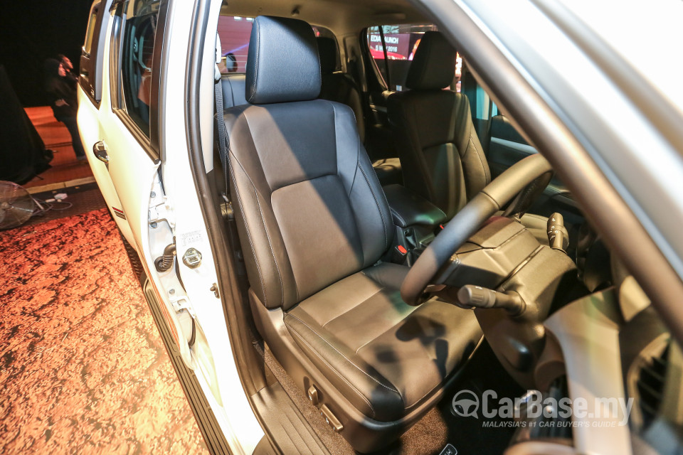 Toyota Hilux Revo N80 (2016) Interior