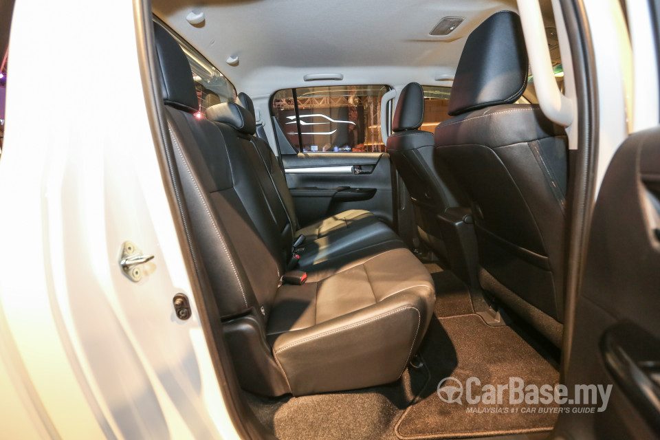 Toyota Hilux Revo N80 (2016) Interior