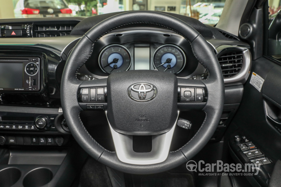 Toyota Hilux Revo N80 (2016) Interior