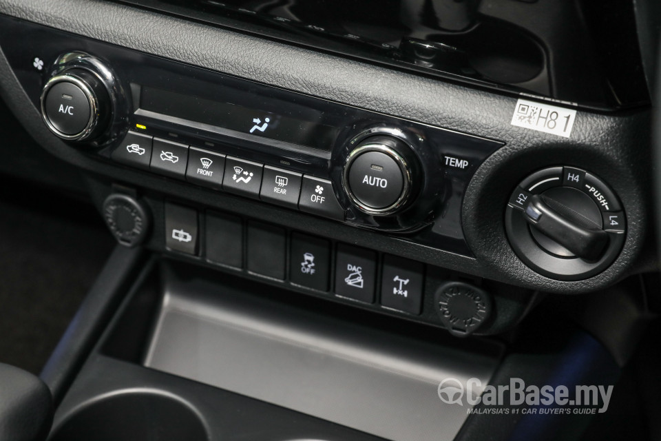 Toyota Hilux Revo N80 (2016) Interior