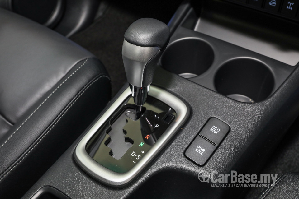 Toyota Hilux Revo N80 (2016) Interior