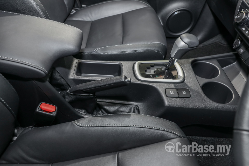 Toyota Hilux Revo N80 (2016) Interior