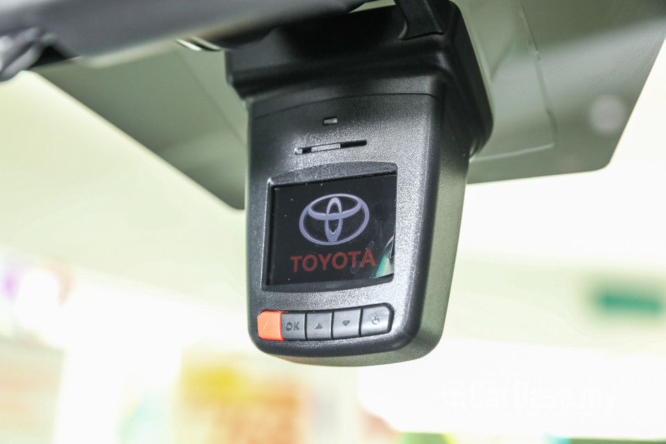 Toyota Hilux Revo N80 (2016) Interior