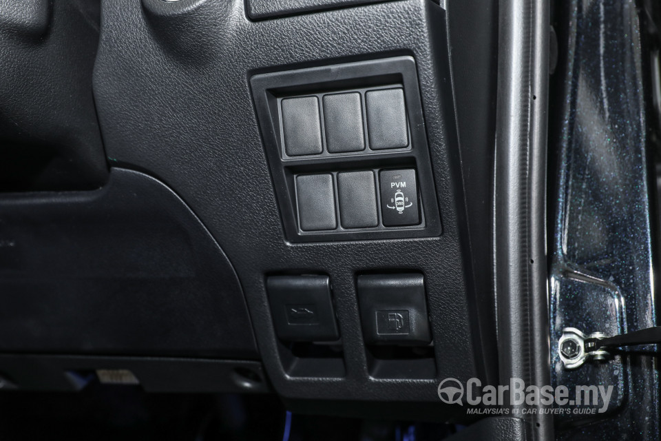 Toyota Hilux Revo N80 (2016) Interior