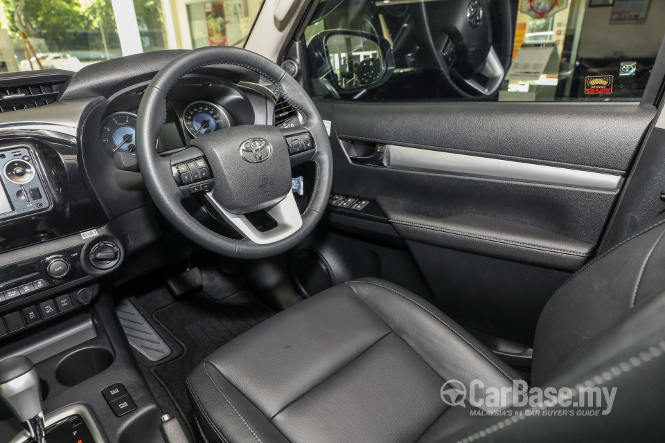 Toyota Hilux Revo N80 (2016) Interior