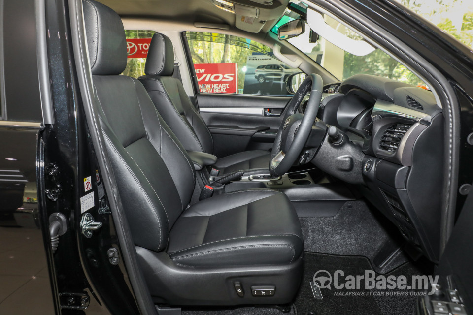 Toyota Hilux Revo N80 (2016) Interior