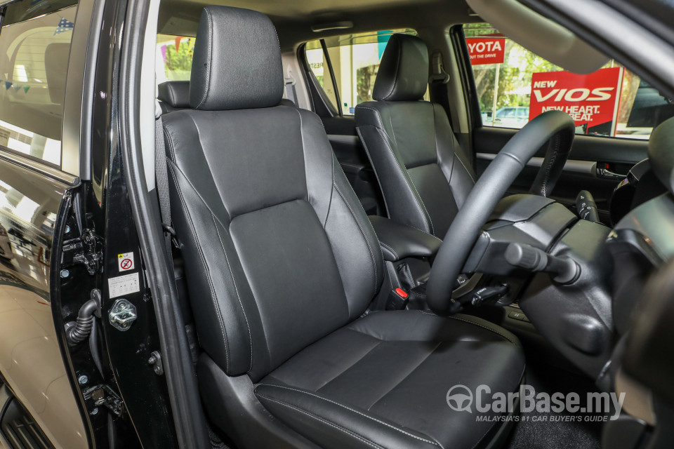 Toyota Hilux Revo N80 (2016) Interior