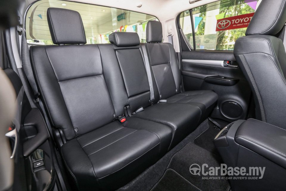 Toyota Hilux Revo N80 (2016) Interior