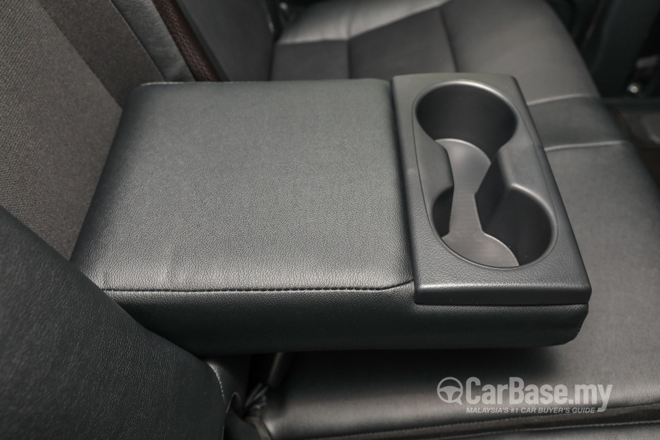 Toyota Hilux Revo N80 (2016) Interior