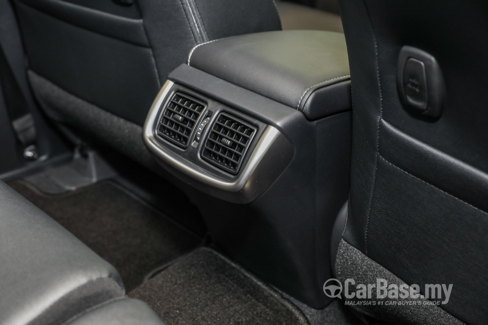 Toyota Hilux Revo N80 (2016) Interior