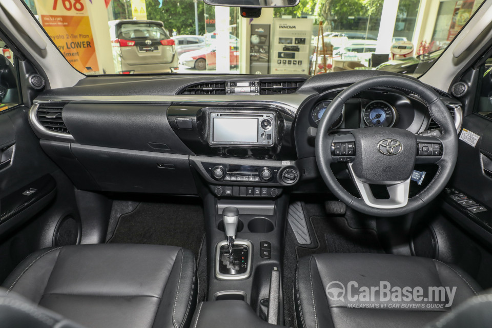 Toyota Hilux Revo N80 (2016) Interior