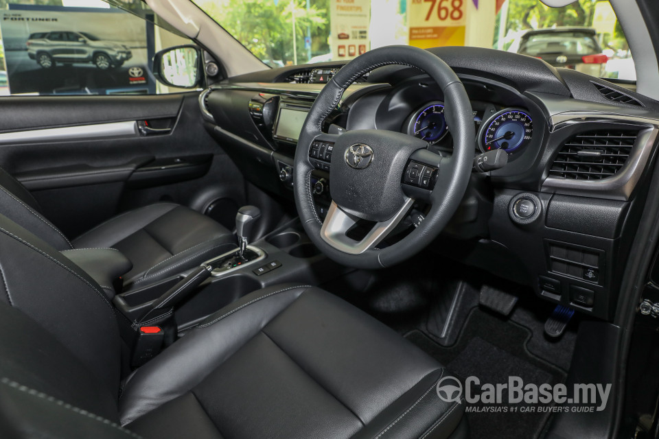 Toyota Hilux Revo N80 (2016) Interior