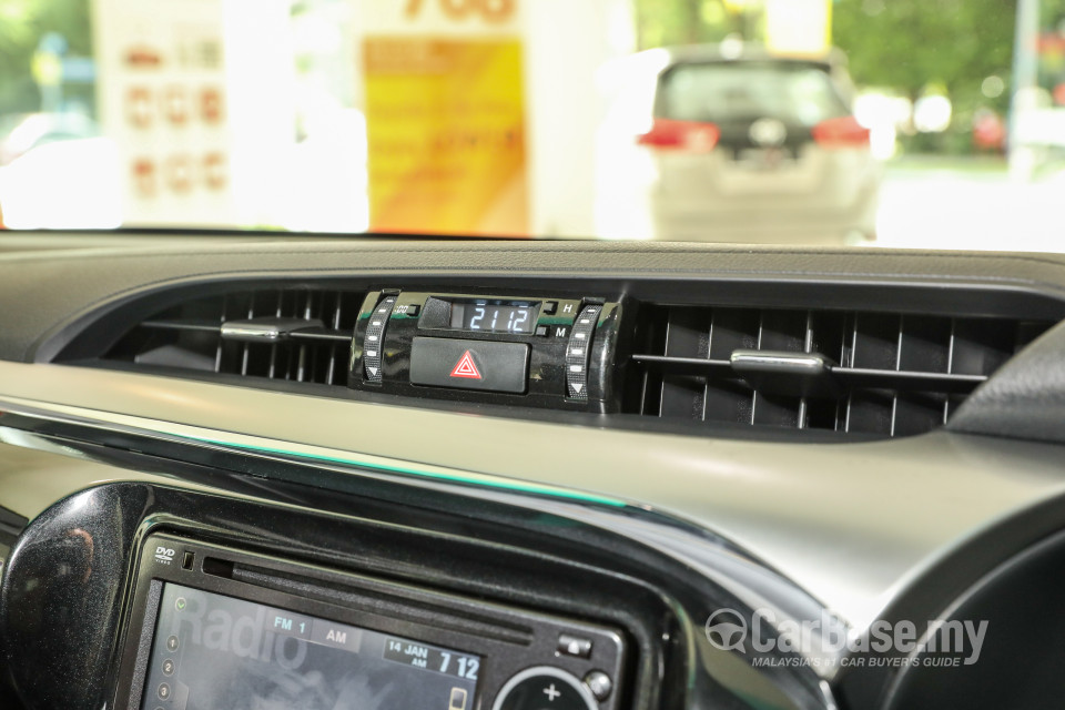 Toyota Hilux Revo N80 (2016) Interior