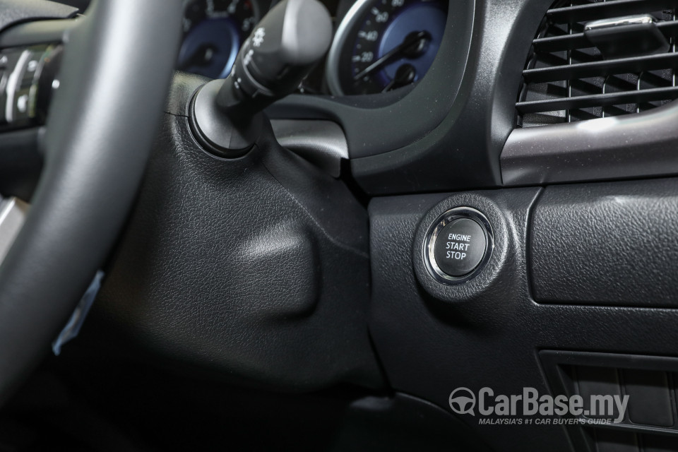 Toyota Hilux Revo N80 (2016) Interior
