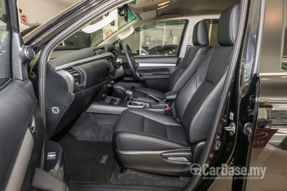Toyota Hilux Revo N80 (2016) Interior