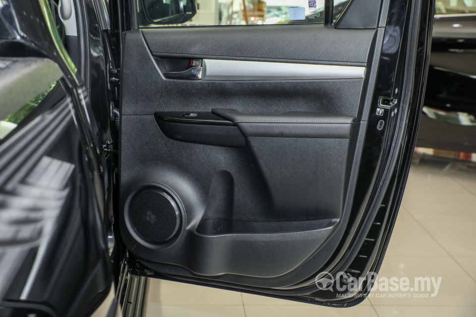 Toyota Hilux Revo N80 (2016) Interior