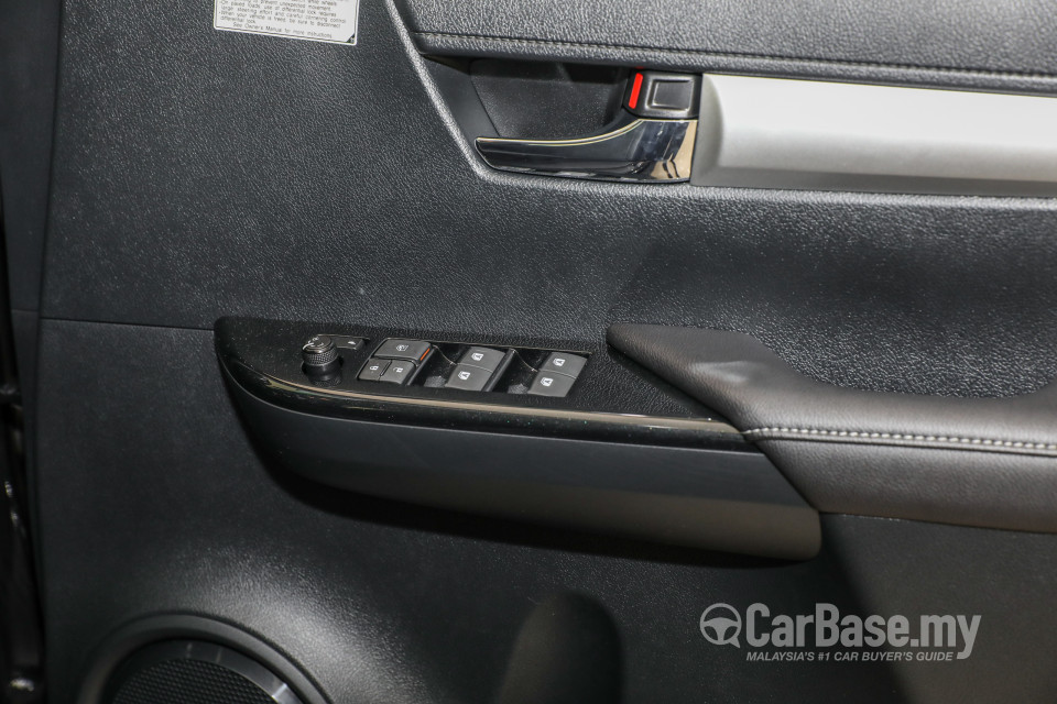 Toyota Hilux Revo N80 (2016) Interior