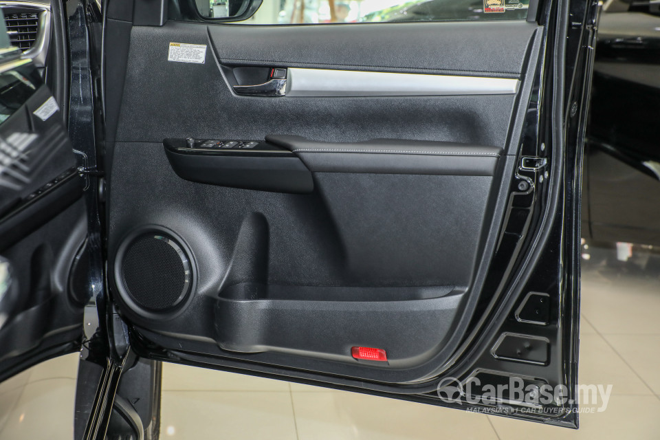 Toyota Hilux Revo N80 (2016) Interior